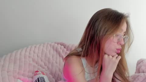 Snapshot of sofia_palacios_ chatting on 02.04.25 online show from 02.04.25