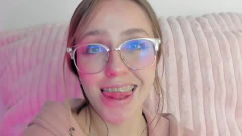 Snapshot of sofia_palacios_ chatting on 02.09.25 online show from 02.09.25