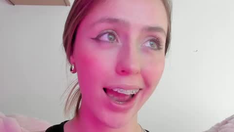 Snapshot of sofia_palacios_ chatting on 02.16.25 online show from 02.16.25