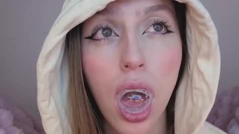 Snapshot of sofia_palacios_ chatting on 09.28.25 online show from 09.28.25