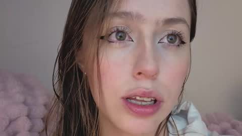 Snapshot of sofia_palacios_ chatting on 10.22.25 online show from 10.22.25