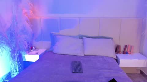 SOFIA PAMELA online show from 03.04.25