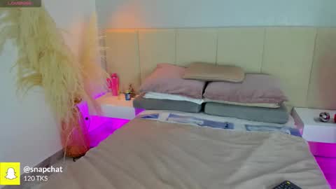 SOFIA PAMELA online show from 11.07.25