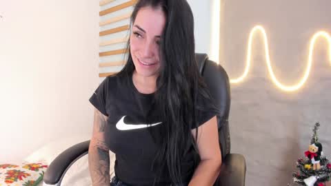 Snapshot of sofia_riveraa chatting on 12.23.24 SOFIA online show from 12.23.24