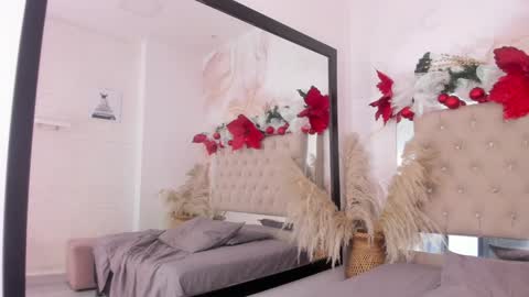 Snapshot of sofia_riveraa chatting on 12.24.24 SOFIA online show from 12.24.24