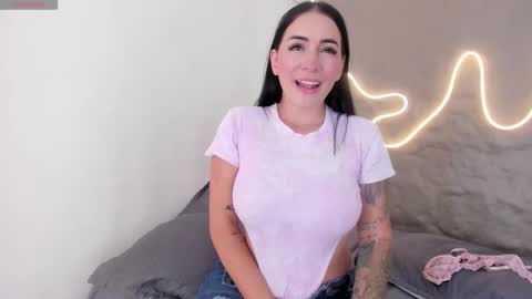 Snapshot of sofia_riveraa chatting on 11.10.25 SOFIA online show from 11.10.25