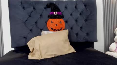 Snapshot of sofia_seduccion chatting on 10.25.25 sofi online show from 10.25.25