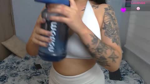 Snapshot of sofia_stonee1 chatting on 11.22.25 kanella valery online show from 11.22.25