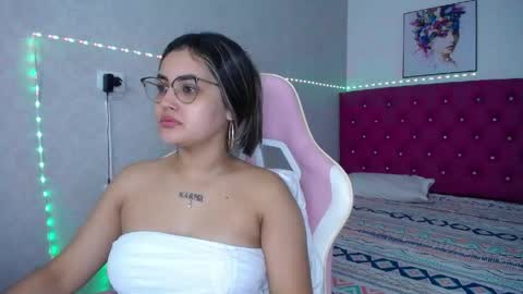 Snapshot of sofiaasexy19 chatting on 05.06.26 Sofia online show from 05.06.26