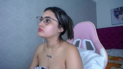 Snapshot of sofiaasexy19 chatting on 05.20.26 Sofia online show from 05.20.26