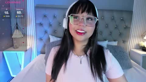 Snapshot of sofiadanss chatting on 10.14.25 Sofia online show from 10.14.25