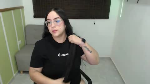 Snapshot of sofiadavis_23 chatting on 11.25.25 SOFIA online show from 11.25.25