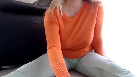 Snapshot of sofialenis chatting on 12.28.24 SofiaLenis online show from 12.28.24