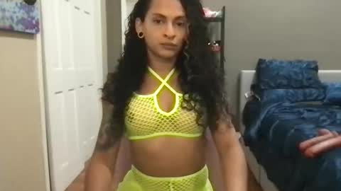 Snapshot of sofialuxxts chatting on 09.21.25 Sofia Luxx TS online show from 09.21.25