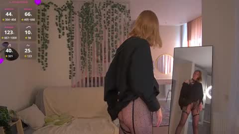 Sofia Help me overcome shynes with 100 thumbs up online show from 04.02.26