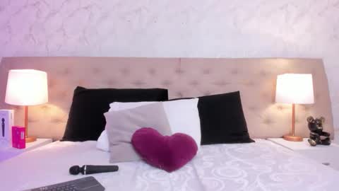 SofiaReyees online show from 04.17.26