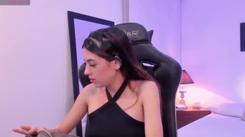 Snapshot of sofiarouge_ chatting on 11.13.25 Sofia Help me reach 5K followers online show from 11.13.25