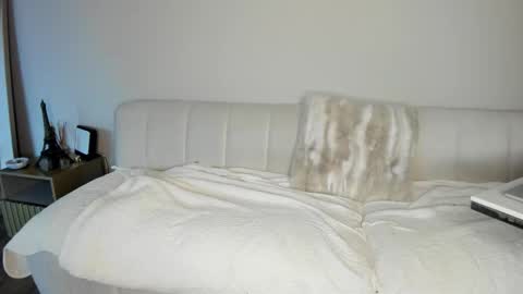 SOFIA   online show from 12.02.25