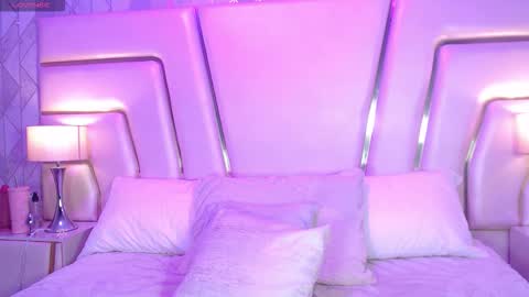 Snapshot of sofiastanley chatting on 11.16.25 Sofia Stanley online show from 11.16.25