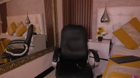 sofiathoompson online show from 06.17.26