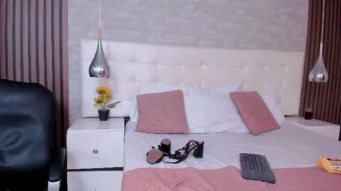 sofiathoompson online show from 07.04.26