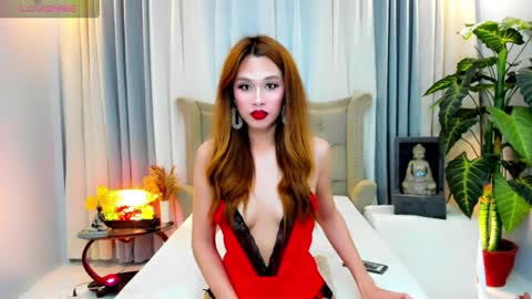 Snapshot of sofiesticatedasiancummer chatting on 05.11.26 Sofie online show from 05.11.26
