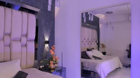 Snapshot of sofiewild_ chatting on 10.31.25 sofie online show from 10.31.25