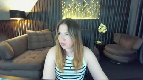 Snapshot of sofii_darling chatting on 05.10.26 sofii_darling online show from 05.10.26