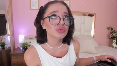 Snapshot of sofiiagudelo chatting on 02.14.25 Sofi agudelo online show from 02.14.25