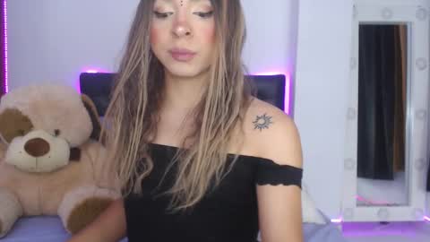 Snapshot of sofiievans_ chatting on 02.27.25 online show from 02.27.25