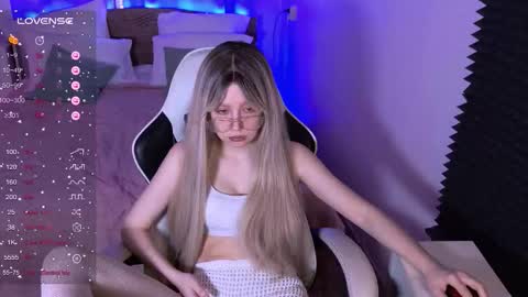 Snapshot of sofiisun chatting on 02.11.26 Sofia online show from 02.11.26