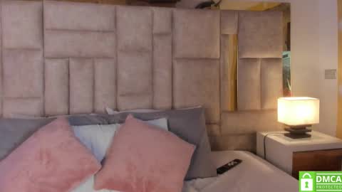 Snapshot of sofiscott_ chatting on 03.08.25 Sofia online show from 03.08.25