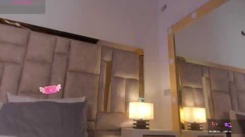 Snapshot of sofiscott_ chatting on 03.11.25 Sofia online show from 03.11.25