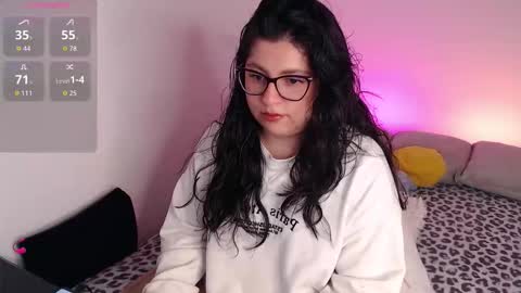 Snapshot of sofix_ chatting on 10.17.25 Lau online show from 10.17.25