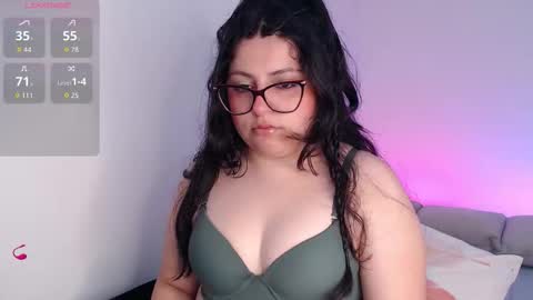 Snapshot of sofix_ chatting on 11.08.25 Lau online show from 11.08.25