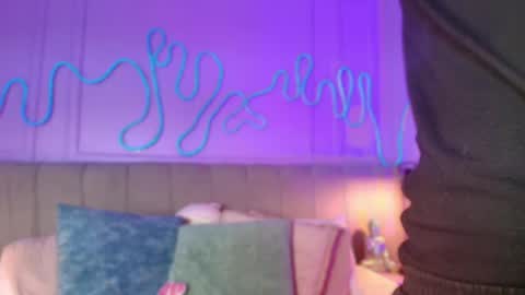 Snapshot of sofly_s chatting on 04.18.26 Sofi online show from 04.18.26