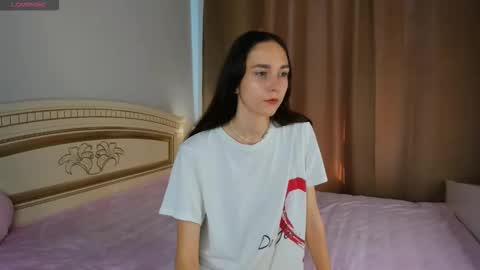 Snapshot of softiedream chatting on 09.28.25 Elly online show from 09.28.25