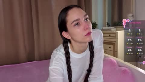 Snapshot of softiedream chatting on 10.19.25 Elly online show from 10.19.25