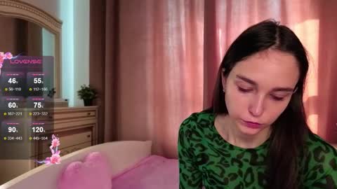 Snapshot of softiedream chatting on 10.21.25 Elly online show from 10.21.25