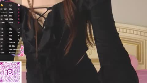 Snapshot of softiedream chatting on 10.25.25 Elly online show from 10.25.25