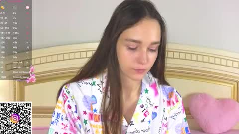 Snapshot of softiedream chatting on 10.27.25 Elly online show from 10.27.25