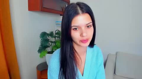 Snapshot of softlyy_bold chatting on 09.26.25 Alice online show from 09.26.25