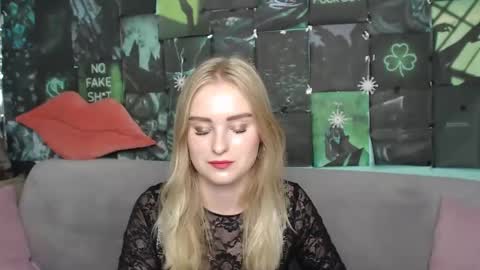 Snapshot of sofysoft chatting on 09.09.25 sofysoft online show from 09.09.25