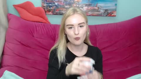 Snapshot of sofysoft chatting on 09.27.25 sofysoft online show from 09.27.25