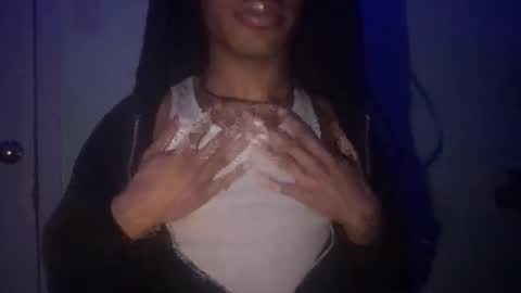 Snapshot of solaceeve chatting on 12.08.24 SolaceEve online show from 12.08.24