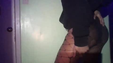 Snapshot of solaceeve chatting on 02.23.25 SolaceEve online show from 02.23.25