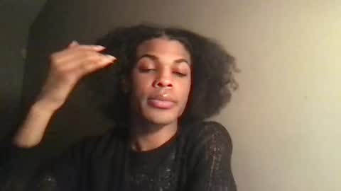 Snapshot of solaceeve chatting on 10.26.25 SolaceEve online show from 10.26.25