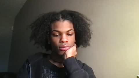 Snapshot of solaceeve chatting on 10.27.25 SolaceEve online show from 10.27.25