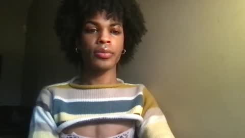 Snapshot of solaceeve chatting on 11.21.25 SolaceEve online show from 11.21.25