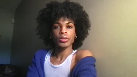 Snapshot of solaceeve chatting on 11.24.25 SolaceEve online show from 11.24.25